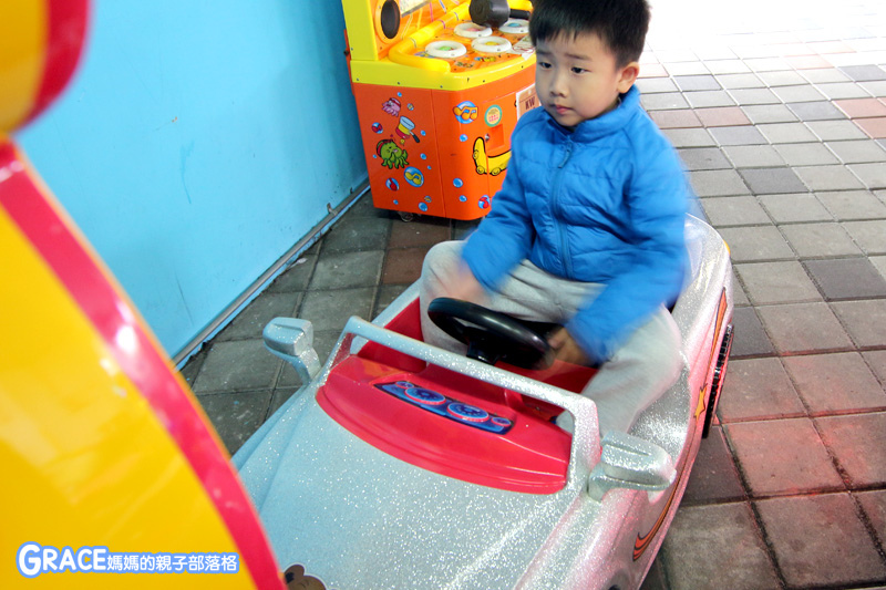 寒假暑假周休2日放假溜小孩親子旅行旅遊好玩景點分享推薦行程-北部親子景點台北士林一日遊半日遊懶人包推薦-4月4日兒童節-兒童新樂園入場遊戲攻略-交通資訊門票費用-1日票只要100元就能玩【1-13大型遊具】入場攻略-園內免費沙坑-溜滑梯-大型球池-台灣旅遊美食親子部落客grace媽媽的親子部落格
