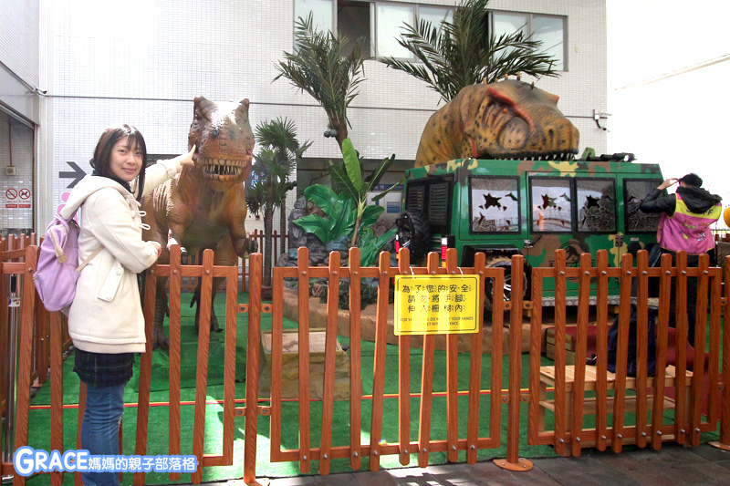 寒假暑假周休2日放假溜小孩親子旅行旅遊好玩景點分享推薦行程-北部親子景點台北士林一日遊半日遊懶人包推薦-4月4日兒童節-兒童新樂園入場遊戲攻略-交通資訊門票費用-1日票只要100元就能玩【1-13大型遊具】入場攻略-園內免費沙坑-溜滑梯-大型球池-台灣旅遊美食親子部落客grace媽媽的親子部落格