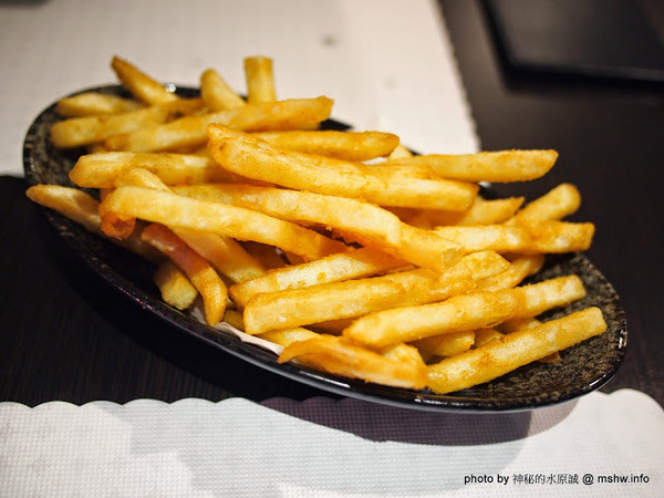 水武牛鮮切碳烤牛排館：【食記】台中水武牛鮮切碳烤牛排館@西屯 : 客製化選擇, 空間寬敞舒適, 烹調有一定水準