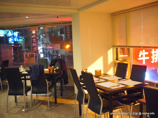 水武牛鮮切碳烤牛排館：【食記】台中水武牛鮮切碳烤牛排館@西屯 : 客製化選擇, 空間寬敞舒適, 烹調有一定水準