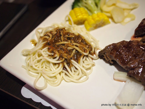 水武牛鮮切碳烤牛排館：【食記】台中水武牛鮮切碳烤牛排館@西屯 : 客製化選擇, 空間寬敞舒適, 烹調有一定水準