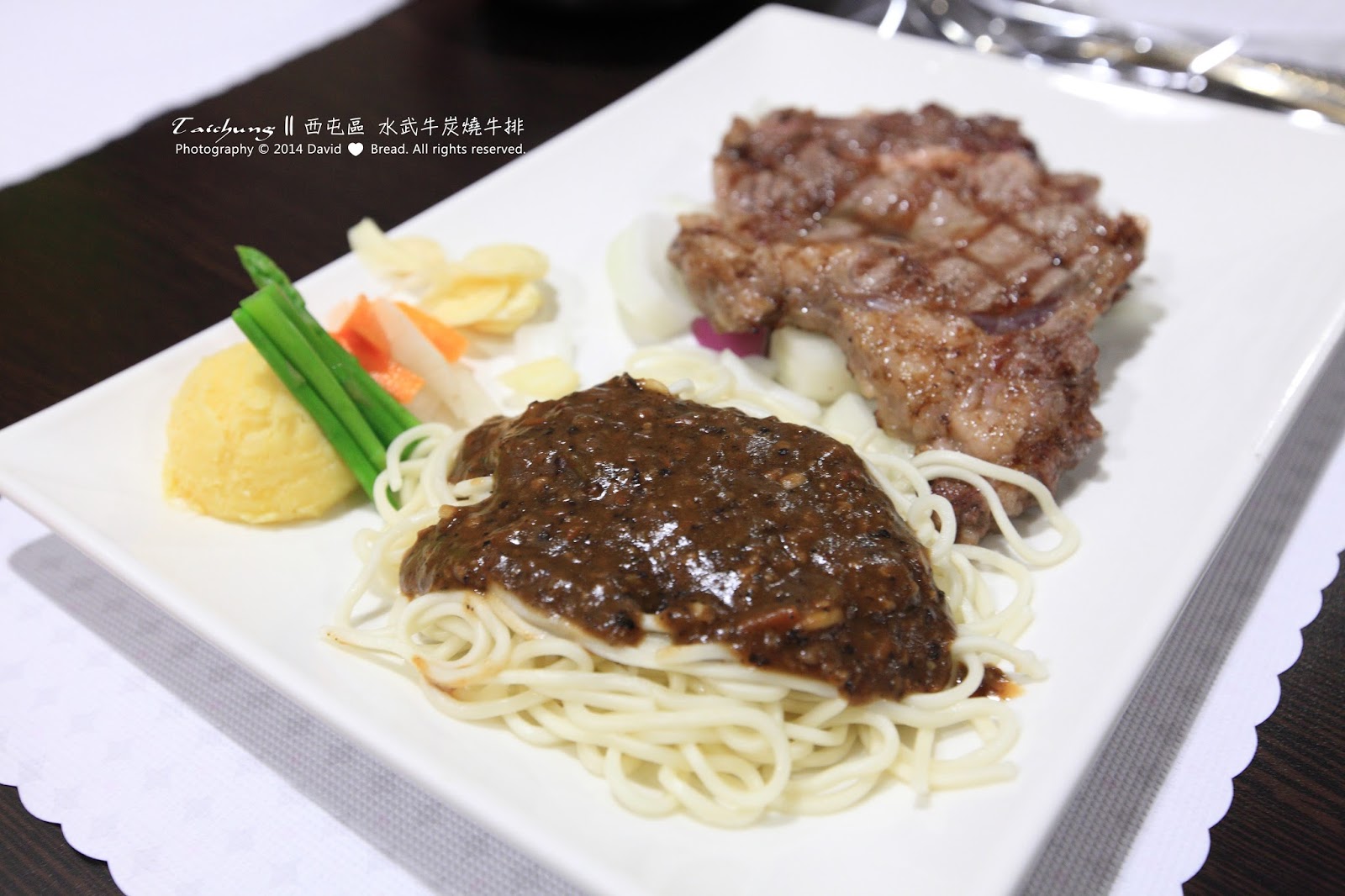 [食記] 臺中 西屯區 || 水武牛炭烤牛排 || 溫暖活力的牛肉砂鍋