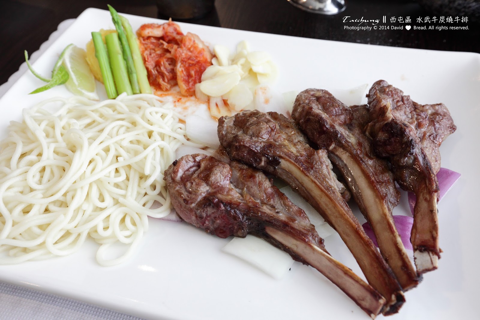 [食記] 臺中 西屯區 || 水武牛炭烤牛排 || 溫暖活力的牛肉砂鍋