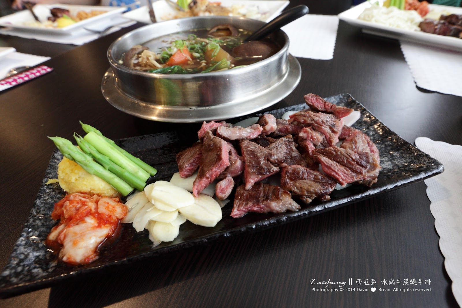 [食記] 臺中 西屯區 || 水武牛炭烤牛排 || 溫暖活力的牛肉砂鍋