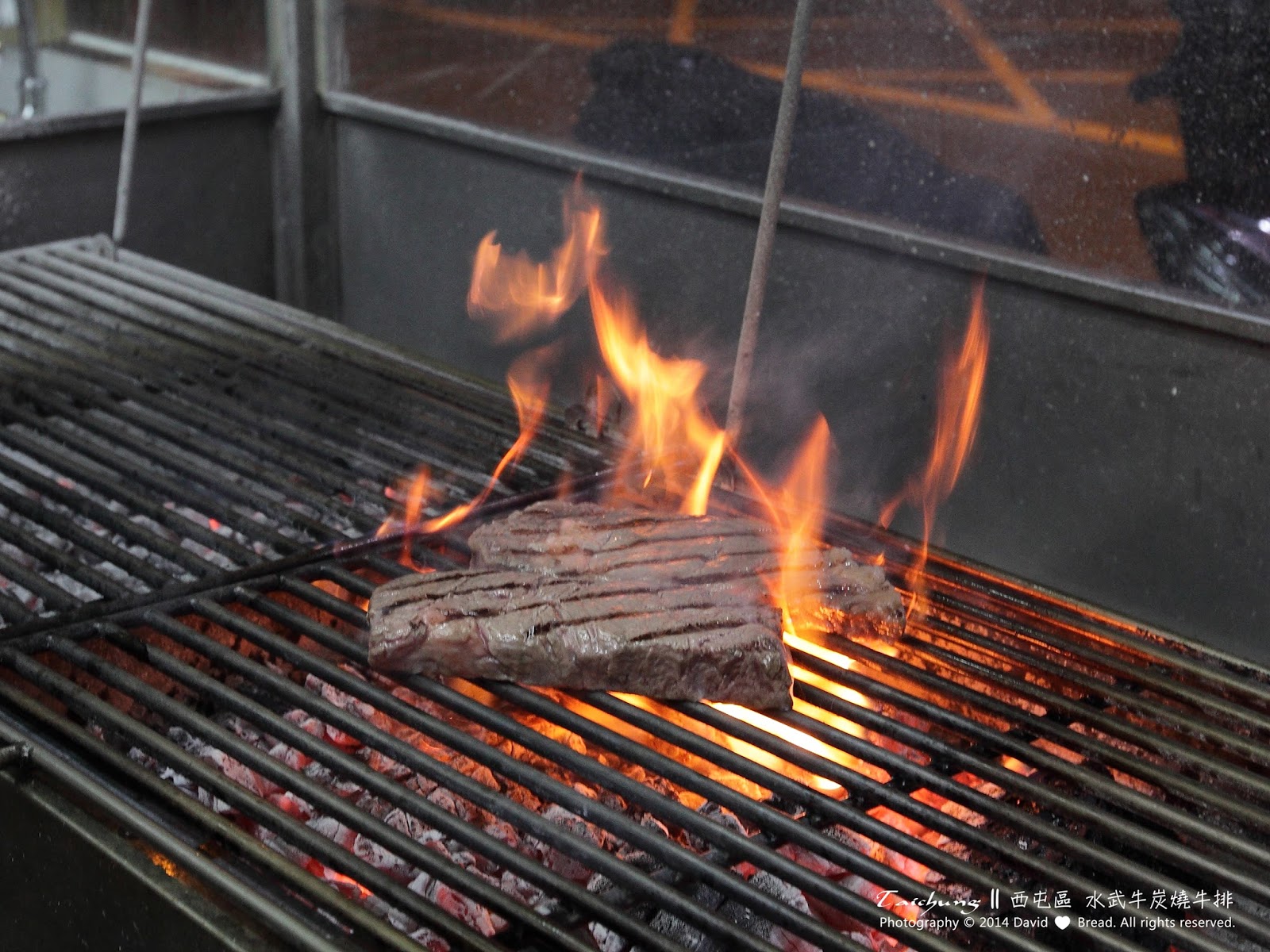 [食記] 臺中 西屯區 || 水武牛炭烤牛排 || 溫暖活力的牛肉砂鍋