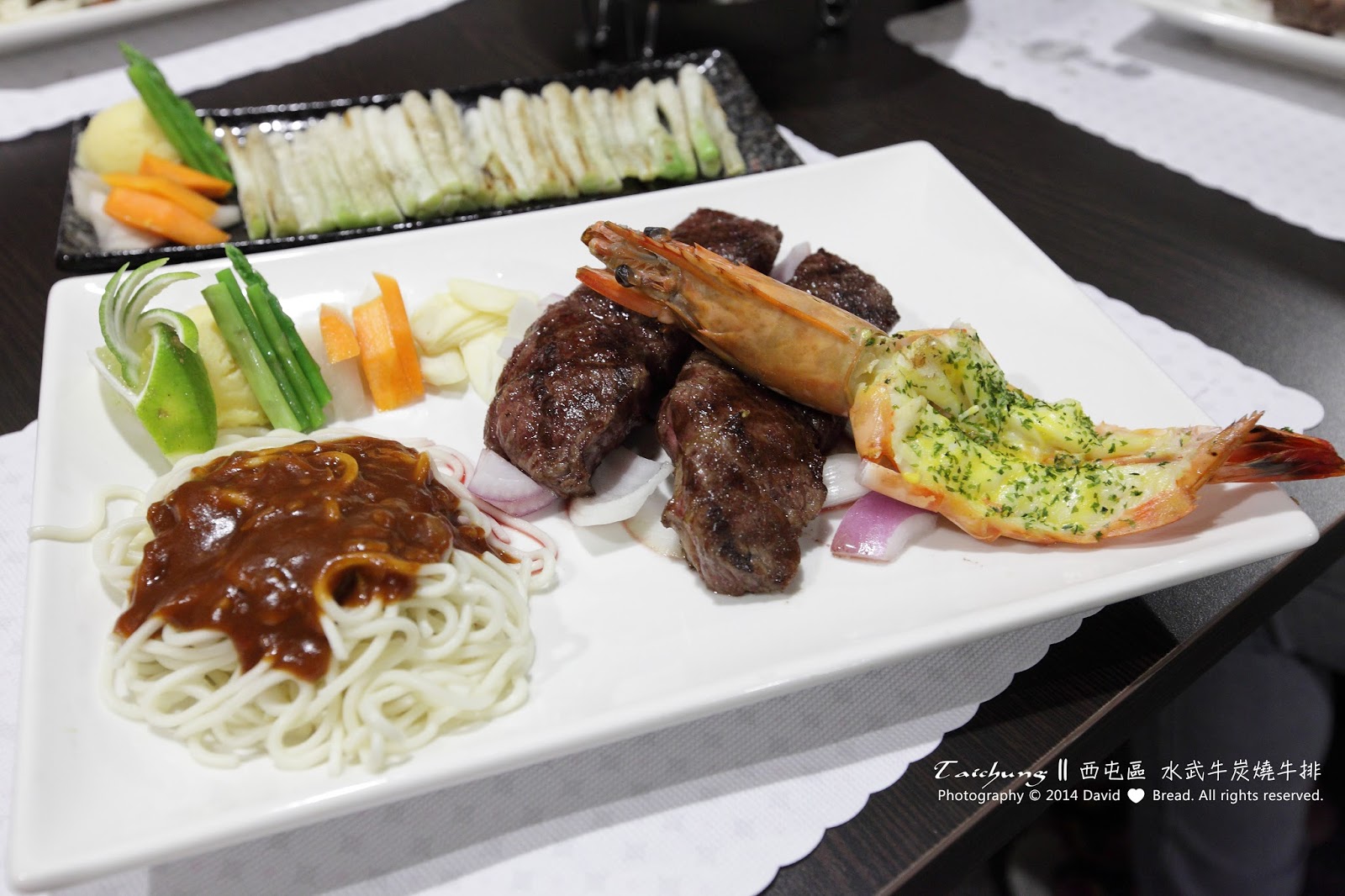 [食記] 臺中 西屯區 || 水武牛炭烤牛排 || 溫暖活力的牛肉砂鍋