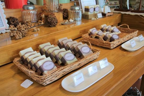 千樺庭園咖啡: 【台中景點】新社千樺花園餐廳。森林裡神秘的玻璃屋/穿梭在花園及樹叢裡的小浪漫/與幸福有約的景觀餐廳