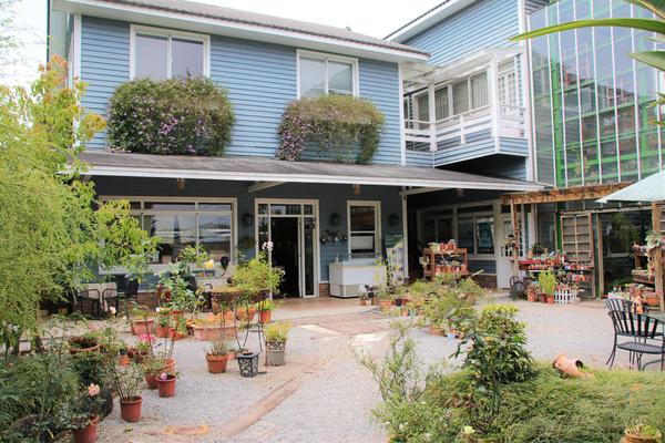 千樺庭園咖啡: 【台中景點】新社千樺花園餐廳。森林裡神秘的玻璃屋/穿梭在花園及樹叢裡的小浪漫/與幸福有約的景觀餐廳