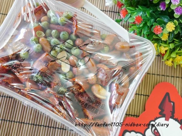 【團購美食】人氣辣椒餅乾 DoGa香酥脆椒、彩虹脆片Rainbow Cookie  (10).JPG