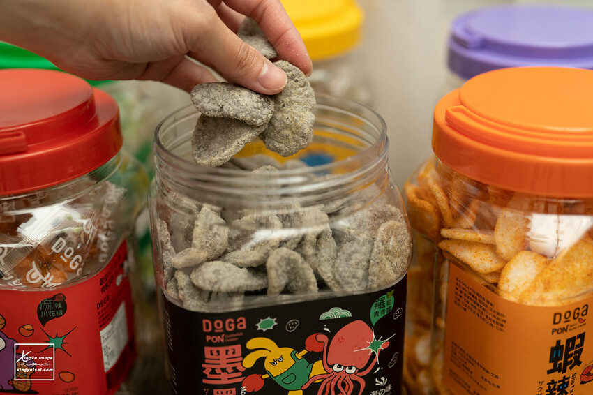 宅配｜ 辣味零食推薦【DoGa香酥脆椒】蝦辣辣 / 墨墨魚 / 嗆辣涮嘴零食，征服你的味蕾！ | 快門下的幸福