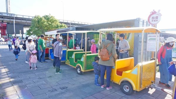 【三重景點】大都會公園希望小火車,假日限定!親子旅遊必玩小火車景點,真實體驗完整介紹,購票地點、攻略完整一次介紹