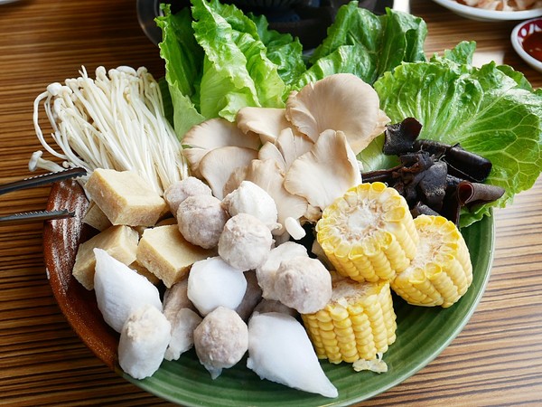 帝王食補薑母鴨(崇德店)：帝王食補(崇德店→松竹店)-台中北屯區養生鍋物  現正優惠的菜脯雞必吃  湯頭甘甜好滋味  夏天也要好好進補