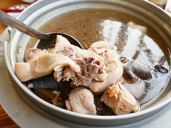 帝王食補薑母鴨(崇德店)：帝王食補(崇德店→松竹店)-台中北屯區養生鍋物  現正優惠的菜脯雞必吃  湯頭甘甜好滋味  夏天也要好好進補