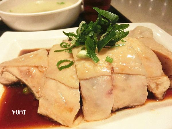 新萬利肉骨茶(中友百貨)：【口碑券§第78彈】馬來西亞經典美食~你今天想吃哪道？ 海南雞V.S皇家肉骨茶@新萬利肉骨茶(中友百貨)