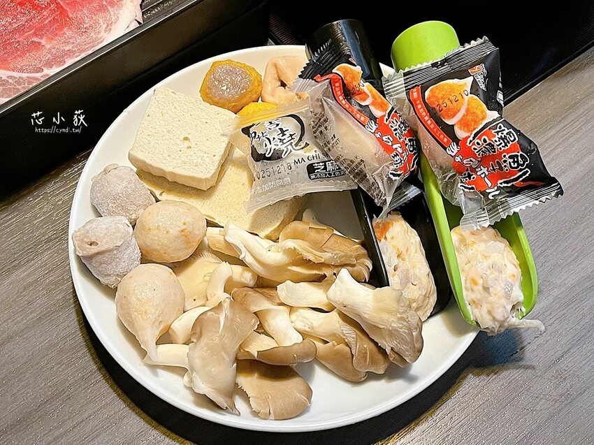 藍象廷泰式火鍋 台中中友店，台中中友百貨469元起泰式火鍋吃到飽，肉品 泰式米粉 打拋肉飯 摩摩喳喳 泰式奶茶 芒果冰沙 - Cyndi loves享食天堂