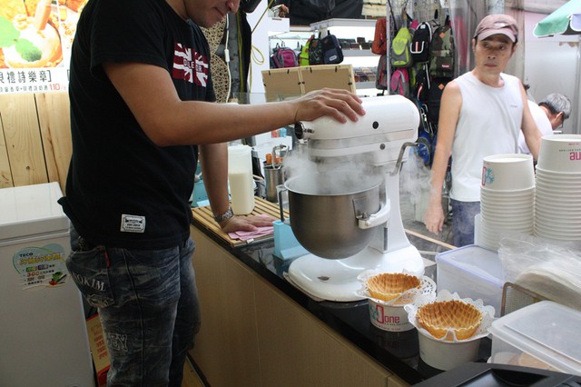 體驗久聞已久的零.義 O-one 液態氮.創意手工冰淇淋