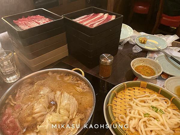 壽喜燒MOMO菜單 MO-MO-PARADISE用餐環境 高雄夢時代 統一時代百貨 吃到飽 用餐心得 美食推薦 MOMO壽喜燒 前鎮火鍋推薦