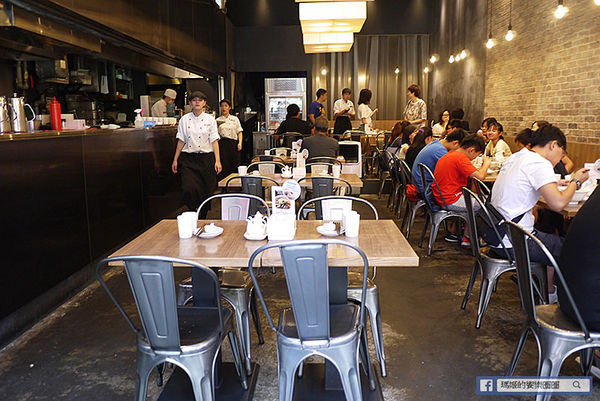 台北美食【麻膳堂威秀店】香麻辣會上癮。信義區麵食館。餃子。炒飯。人氣小吃