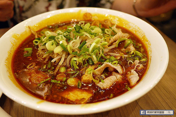 台北美食【麻膳堂威秀店】香麻辣會上癮。信義區麵食館。餃子。炒飯。人氣小吃