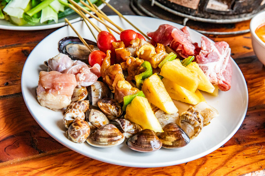 桃園市中壢區大象泰式美食館 泰式燒烤吃到飽｜竟然還有流水蝦！連泰國人都掛保證好吃！最道地的泰式炭火燒肉吃到飽