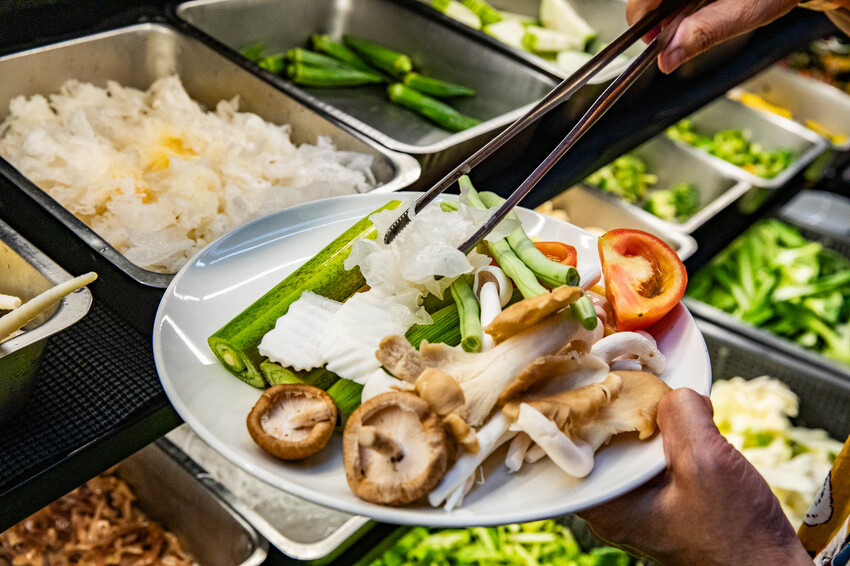 桃園市中壢區大象泰式美食館 泰式燒烤吃到飽｜竟然還有流水蝦！連泰國人都掛保證好吃！最道地的泰式炭火燒肉吃到飽