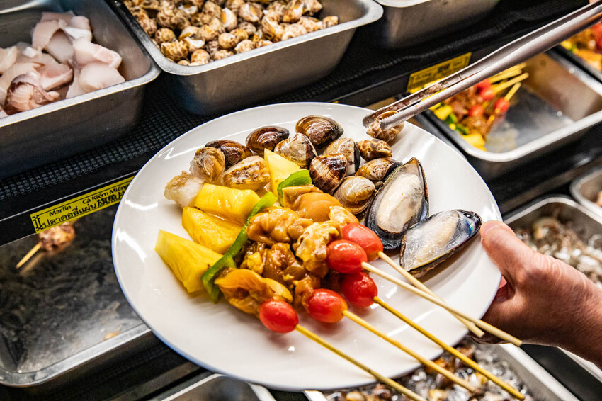 桃園市中壢區大象泰式美食館 泰式燒烤吃到飽｜竟然還有流水蝦！連泰國人都掛保證好吃！最道地的泰式炭火燒肉吃到飽