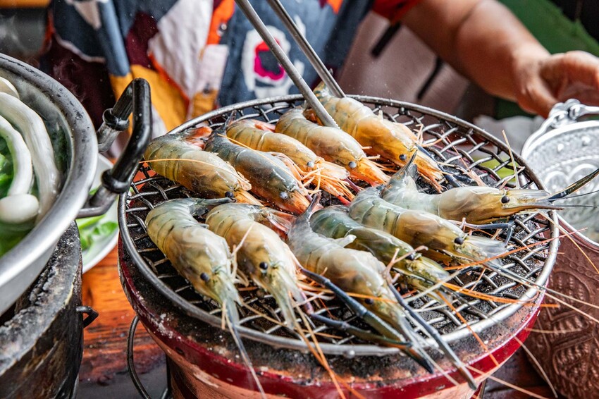 桃園市中壢區大象泰式美食館 泰式燒烤吃到飽｜竟然還有流水蝦！連泰國人都掛保證好吃！最道地的泰式炭火燒肉吃到飽