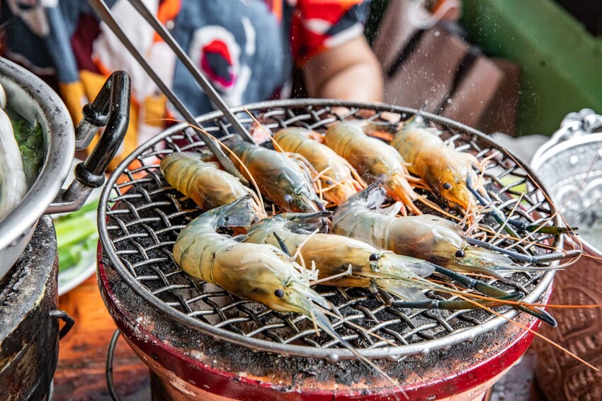 桃園市中壢區大象泰式美食館 泰式燒烤吃到飽｜竟然還有流水蝦！連泰國人都掛保證好吃！最道地的泰式炭火燒肉吃到飽