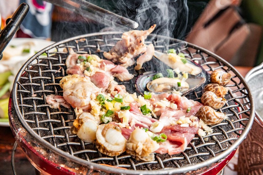 桃園市中壢區大象泰式美食館 泰式燒烤吃到飽｜竟然還有流水蝦！連泰國人都掛保證好吃！最道地的泰式炭火燒肉吃到飽