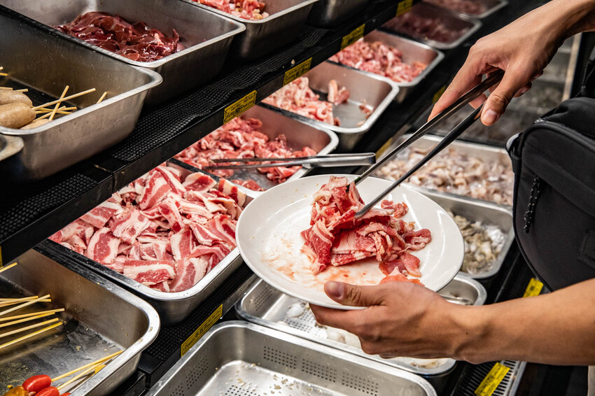桃園市中壢區大象泰式美食館 泰式燒烤吃到飽｜竟然還有流水蝦！連泰國人都掛保證好吃！最道地的泰式炭火燒肉吃到飽