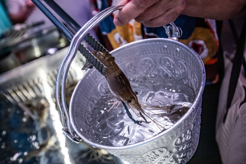 桃園市中壢區大象泰式美食館 泰式燒烤吃到飽｜竟然還有流水蝦！連泰國人都掛保證好吃！最道地的泰式炭火燒肉吃到飽