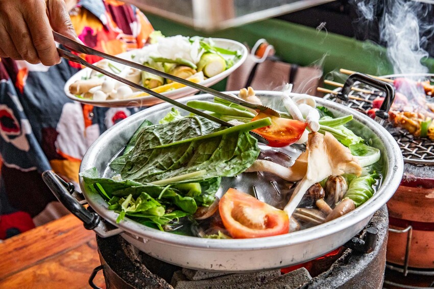 桃園市中壢區大象泰式美食館 泰式燒烤吃到飽｜竟然還有流水蝦！連泰國人都掛保證好吃！最道地的泰式炭火燒肉吃到飽