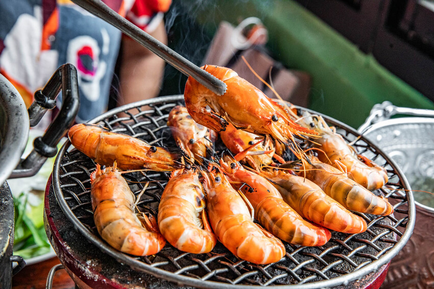 桃園市中壢區大象泰式美食館 泰式燒烤吃到飽｜竟然還有流水蝦！連泰國人都掛保證好吃！最道地的泰式炭火燒肉吃到飽