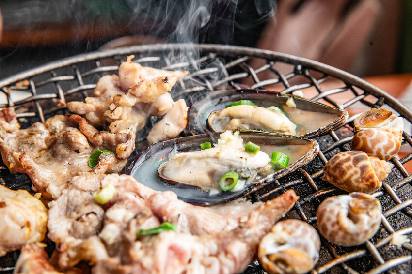 桃園市中壢區大象泰式美食館 泰式燒烤吃到飽｜竟然還有流水蝦！連泰國人都掛保證好吃！最道地的泰式炭火燒肉吃到飽