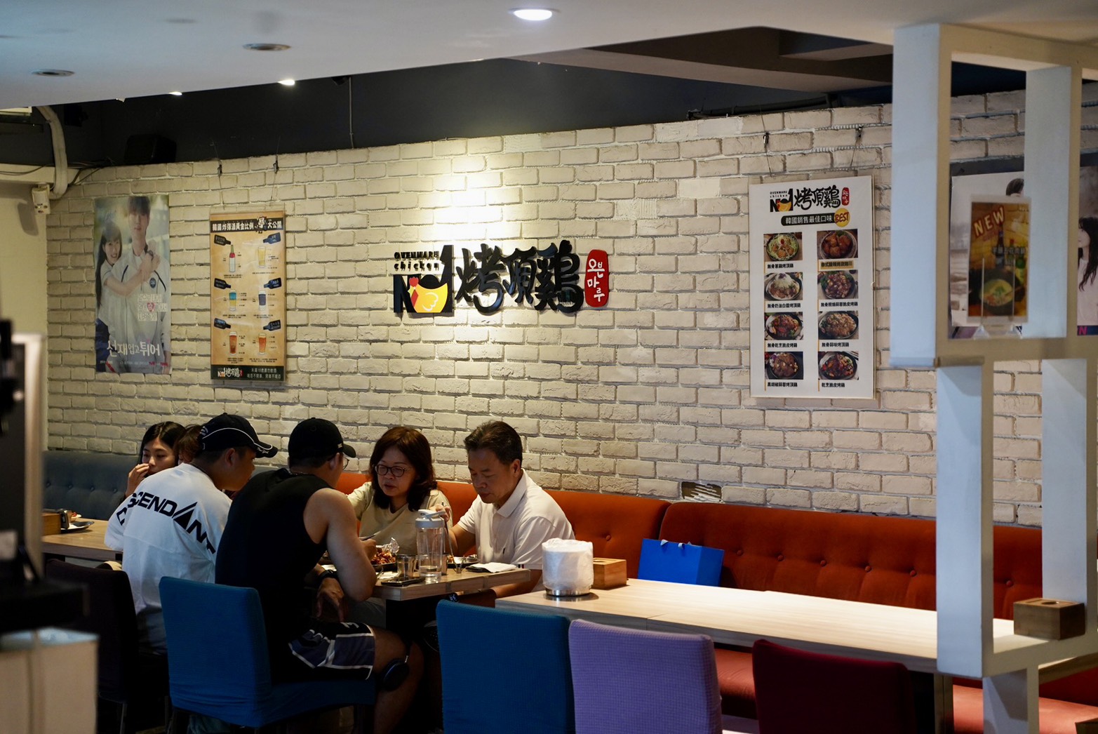 【烤頂雞】全台唯一韓式脆皮烤雞你吃過沒？免飛韓國就能吃到道地韓國味！老闆還是韓國人！韓式烤雞使用頂級蒸烤箱來取代油炸，口感一樣保有酥脆多汁～ - 阿華田的美食日記