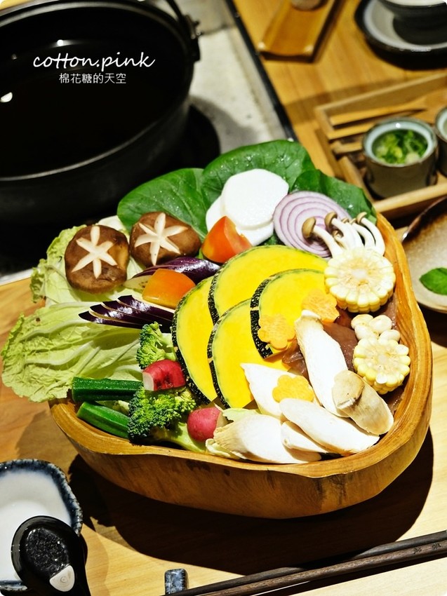 台中和牛推薦-暮藏和牛鍋物～桌邊服務火鍋享受的極致！活海鮮也大推～飯後還有驚喜美味！