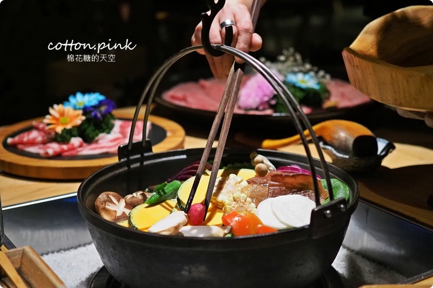 台中和牛推薦-暮藏和牛鍋物～桌邊服務火鍋享受的極致！活海鮮也大推～飯後還有驚喜美味！