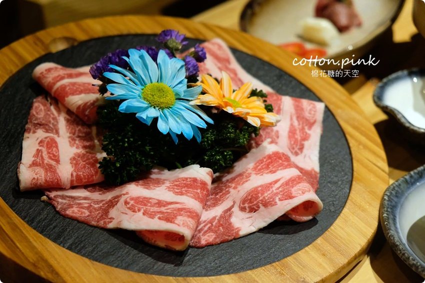 台中和牛推薦-暮藏和牛鍋物～桌邊服務火鍋享受的極致！活海鮮也大推～飯後還有驚喜美味！