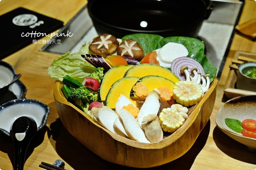 台中和牛推薦-暮藏和牛鍋物～桌邊服務火鍋享受的極致！活海鮮也大推～飯後還有驚喜美味！