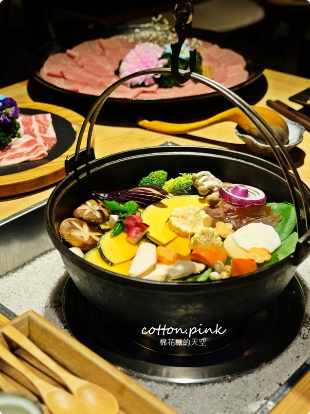 台中和牛推薦-暮藏和牛鍋物～桌邊服務火鍋享受的極致！活海鮮也大推～飯後還有驚喜美味！