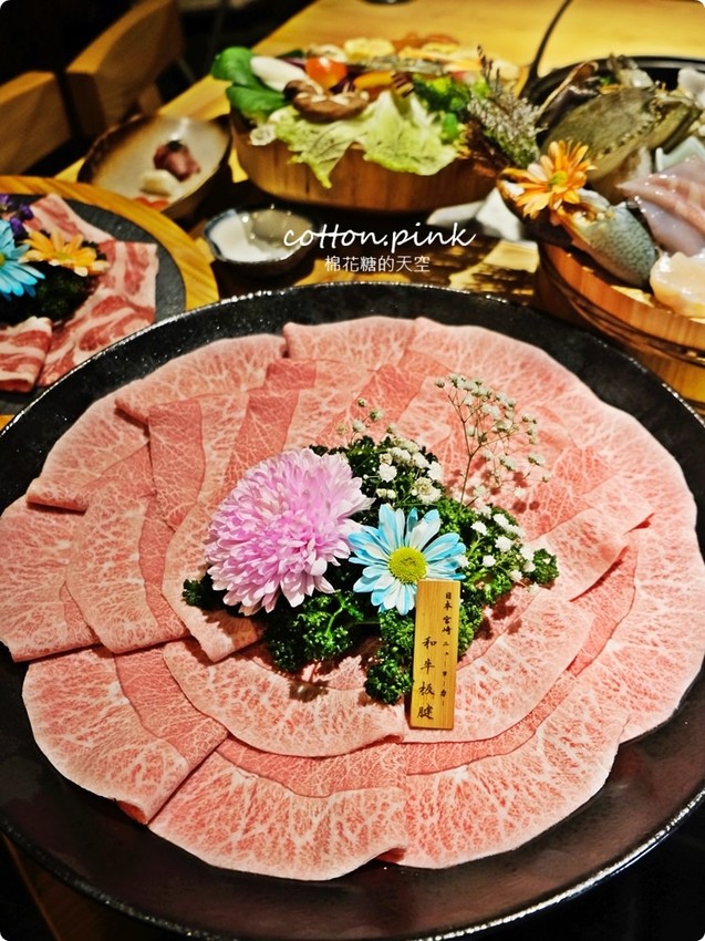 台中和牛推薦-暮藏和牛鍋物～桌邊服務火鍋享受的極致！活海鮮也大推～飯後還有驚喜美味！