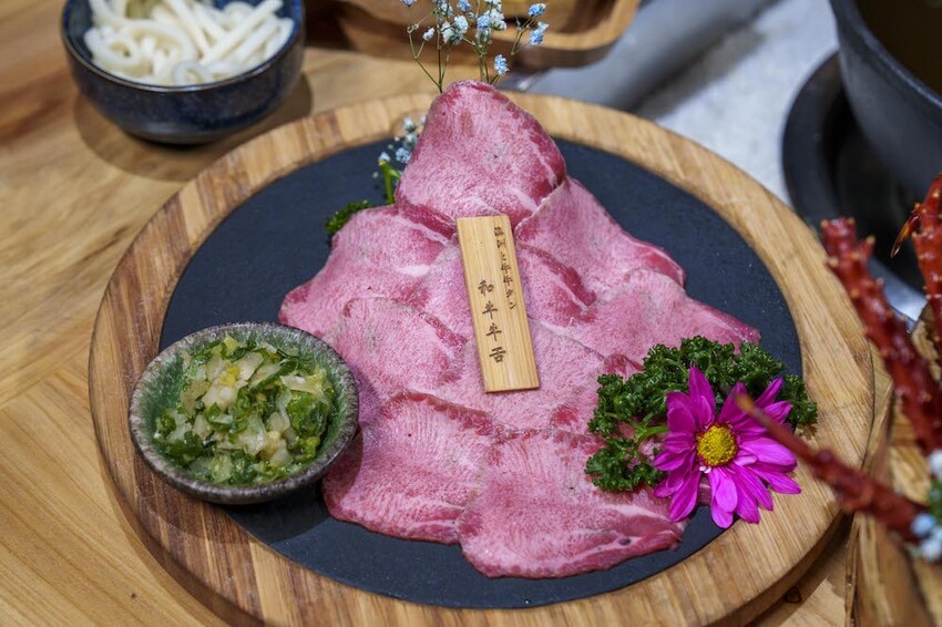 台中市西區台中火鍋 暮藏和牛鍋物｜食物跟服務都是帝王級的頂級鍋物!!!