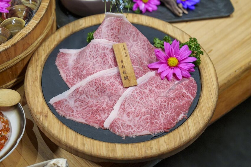 台中市西區台中火鍋 暮藏和牛鍋物｜食物跟服務都是帝王級的頂級鍋物!!!