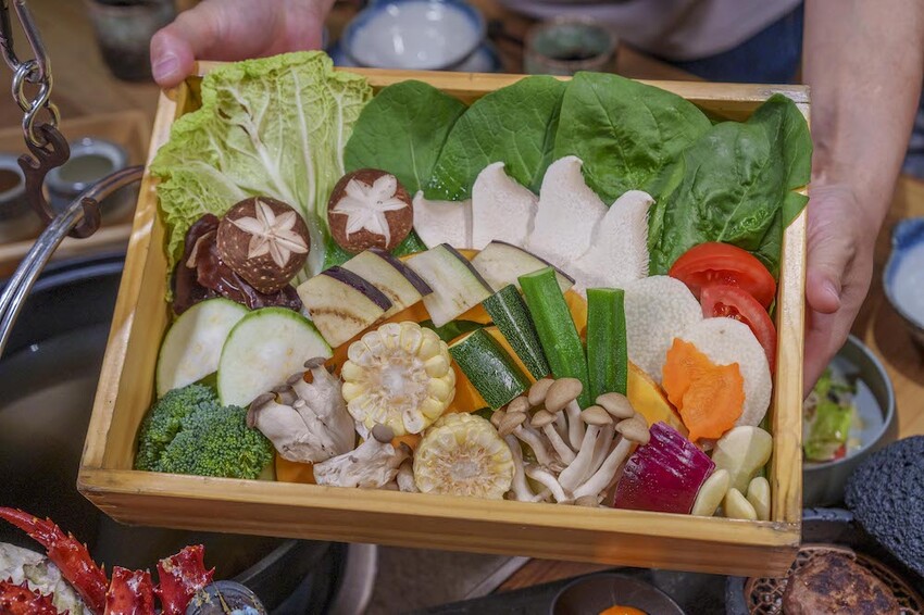 台中市西區台中火鍋 暮藏和牛鍋物｜食物跟服務都是帝王級的頂級鍋物!!!