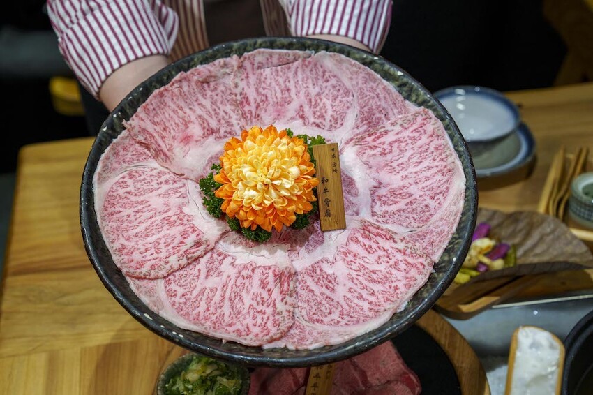 台中市西區台中火鍋 暮藏和牛鍋物｜食物跟服務都是帝王級的頂級鍋物!!!