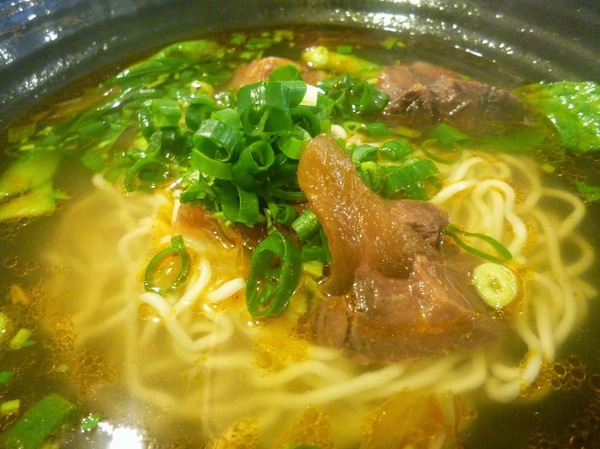 成忠樓蘭州牛肉拉麵：【新竹/口碑劵】正統蘭州拉麵在台灣，溫暖美食.地方美味與老眷村的人情味－成忠樓蘭州牛肉拉麵