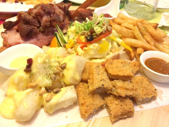 新北新莊) 荷亞輕食館-  一起讓肚子~荷亞~吧 !