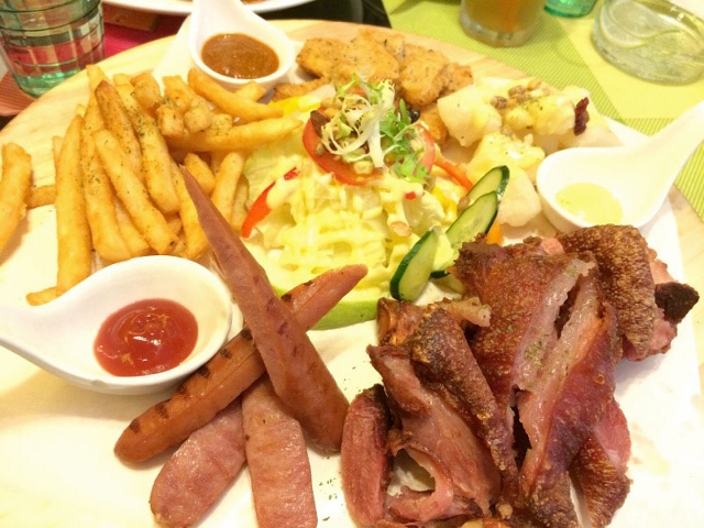 新北新莊) 荷亞輕食館-  一起讓肚子~荷亞~吧 !