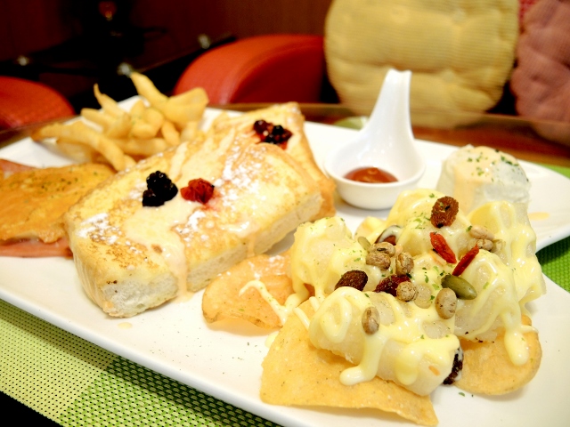 新北新莊) 荷亞輕食館-  一起讓肚子~荷亞~吧 !