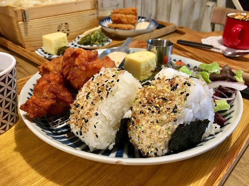 【新北｜頂溪站】A day 日日村＿永和仁愛公園文青復古食堂＿噴汁唐揚炸雞讓人情不自禁的吮指回味